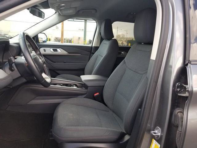Certified 2025 Ford Explorer Active AWD/4WD image 12