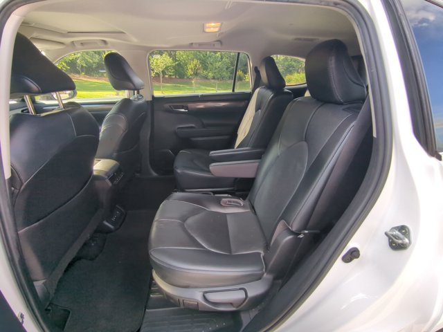 Used 2023 Toyota Highlander Limited FWD image 30