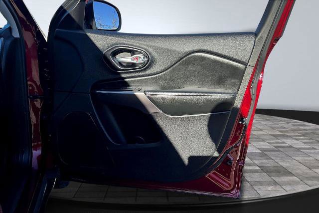 Used 2021 Jeep Cherokee Latitude Plus w/ Sun & Sound Group image 27