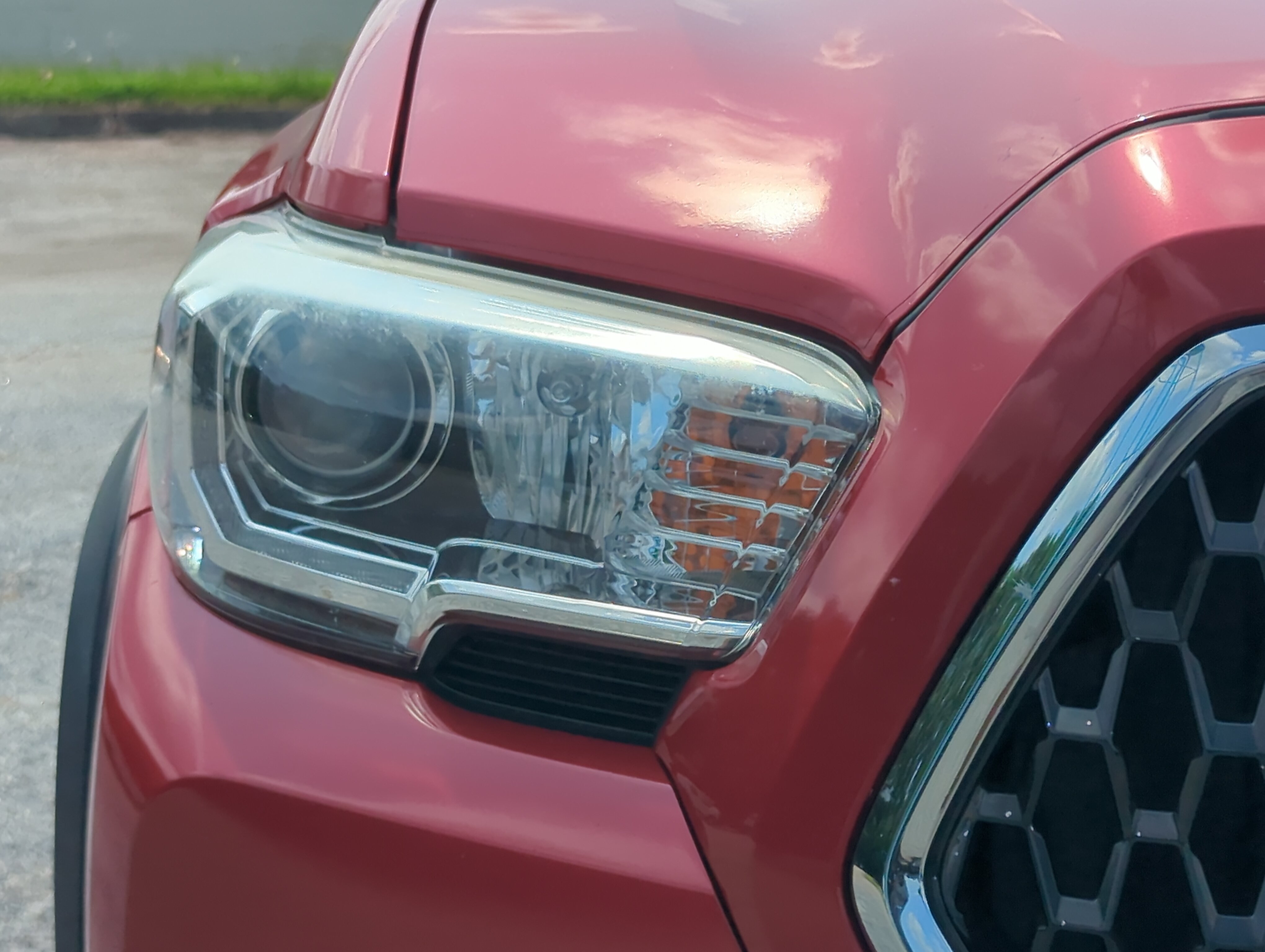 Used 2018 Toyota Tacoma TRD Off-Road AWD/4WD image 8