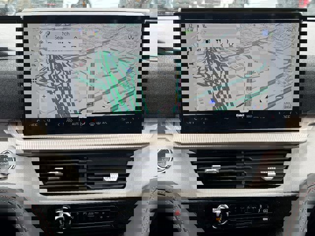 Certified 2025 Ford Explorer Active w/ Active Comfort Package image 8