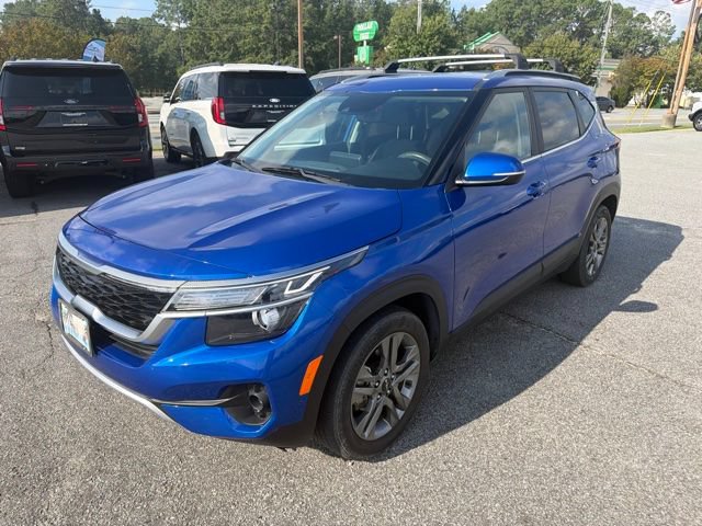 Used 2023 Kia Seltos S w/ Navigation Package FWD image 3