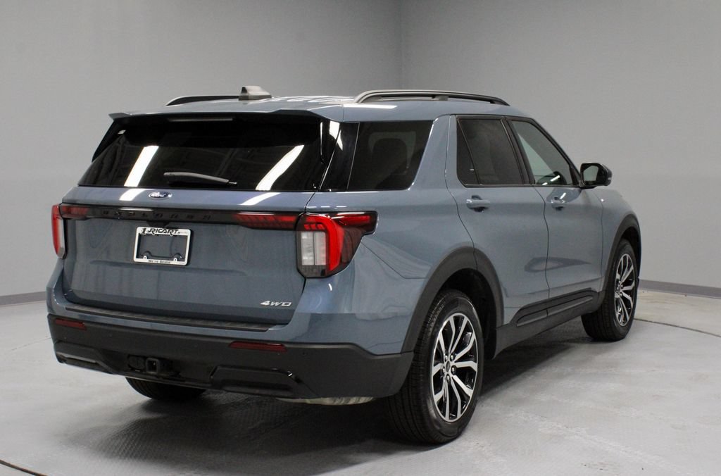 Certified 2025 Ford Explorer ST-Line AWD/4WD image 12