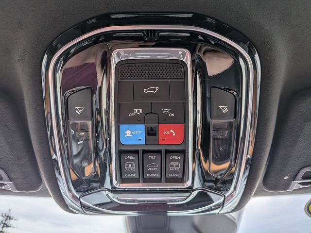 Used 2022 Jeep Grand Cherokee Summit AWD/4WD image 13