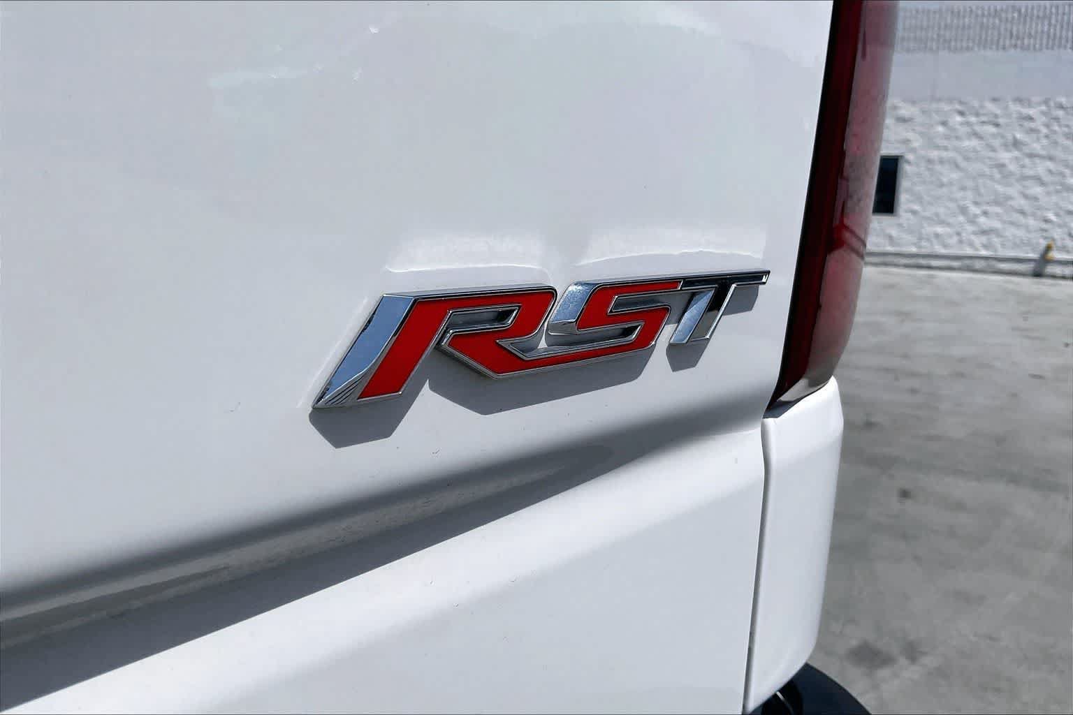 Used 2024 Chevrolet Silverado 1500 RST w/ Convenience Package II RWD image 7