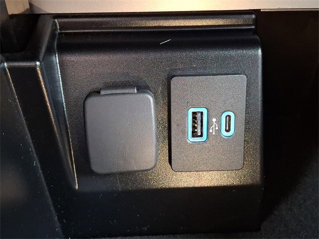 Certified 2022 Ford Explorer XLT w/ Equipment Group 202A image 25