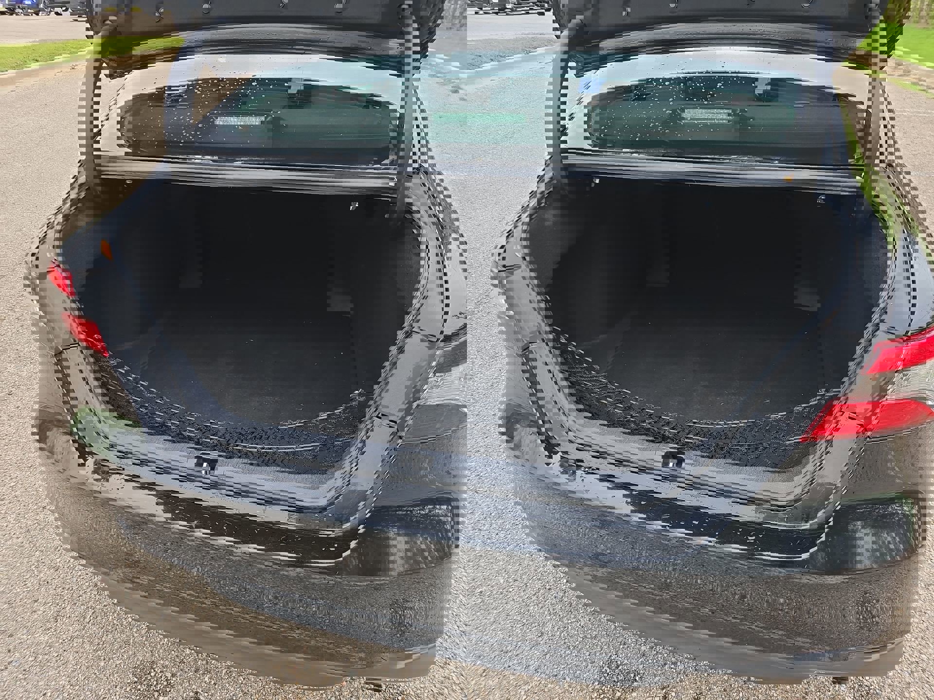 Used 2020 Toyota Camry LE image 21