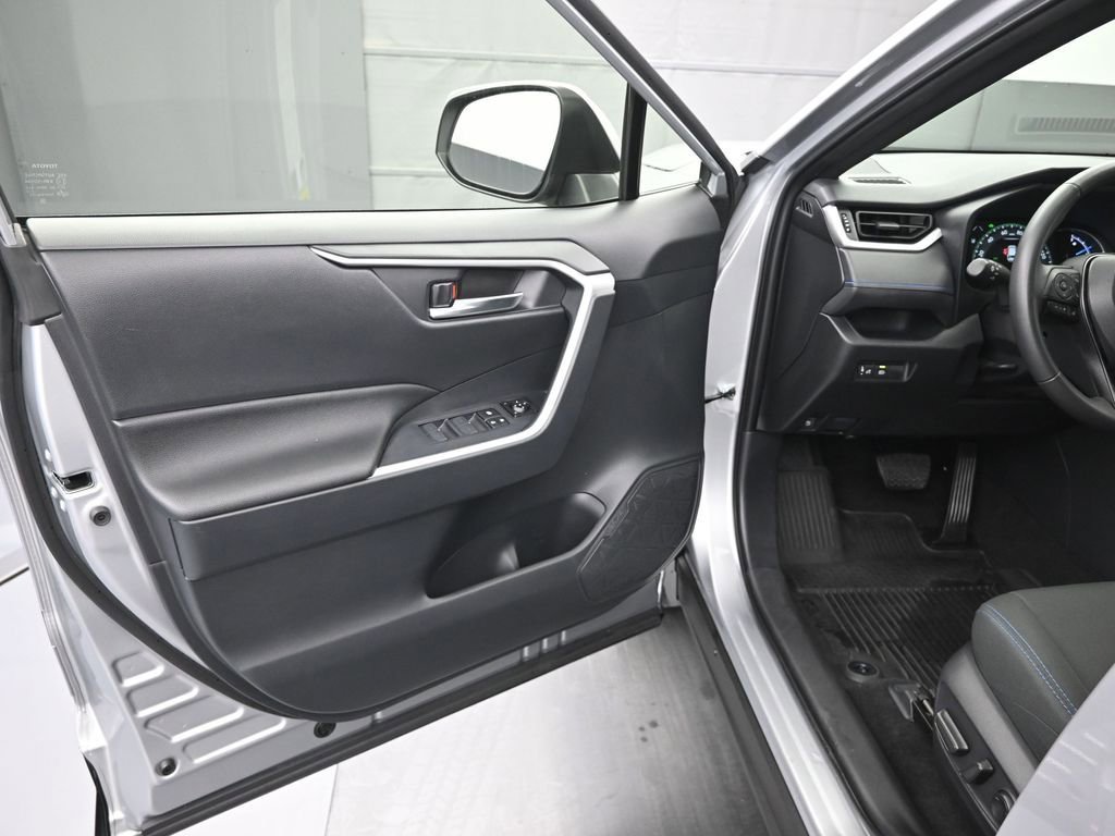 Used 2025 Toyota RAV4 SE image 14