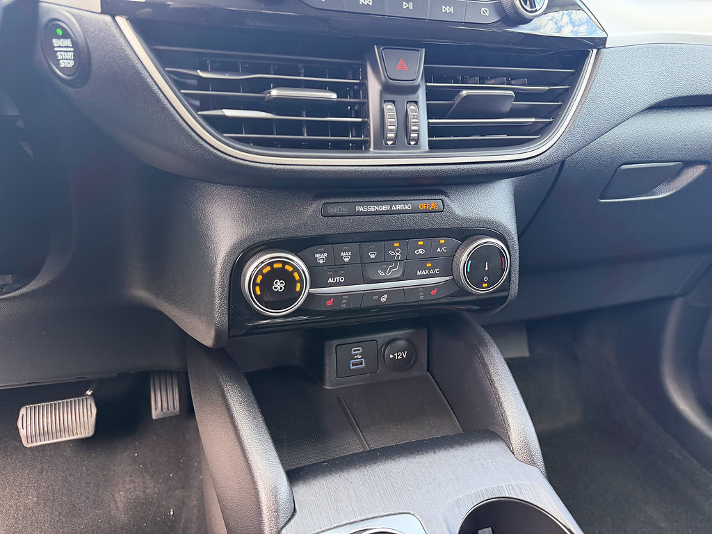 Certified 2022 Ford Escape SE w/ Cold Weather Package AWD/4WD image 16