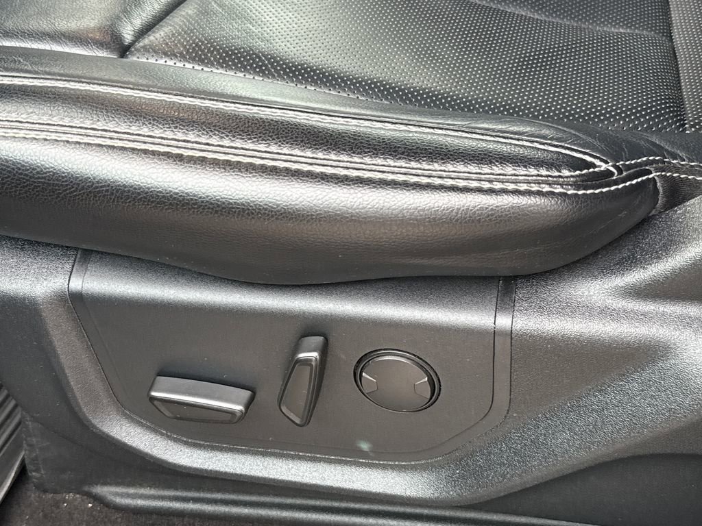 Certified 2019 Ford F150 Lariat w/ Equipment Group 502A Luxury image 26