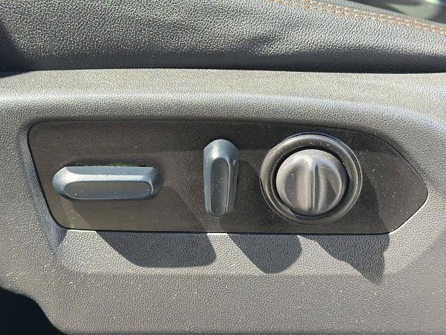 Used 2022 GMC Sierra 2500 AT4 w/ AT4 Preferred Package AWD/4WD image 22