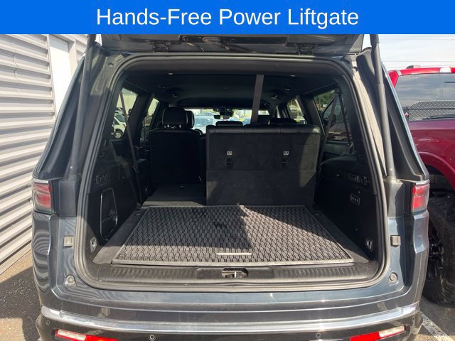 Used 2024 Jeep Wagoneer L Series II w/ Flexible Seating Group AWD/4WD image 6