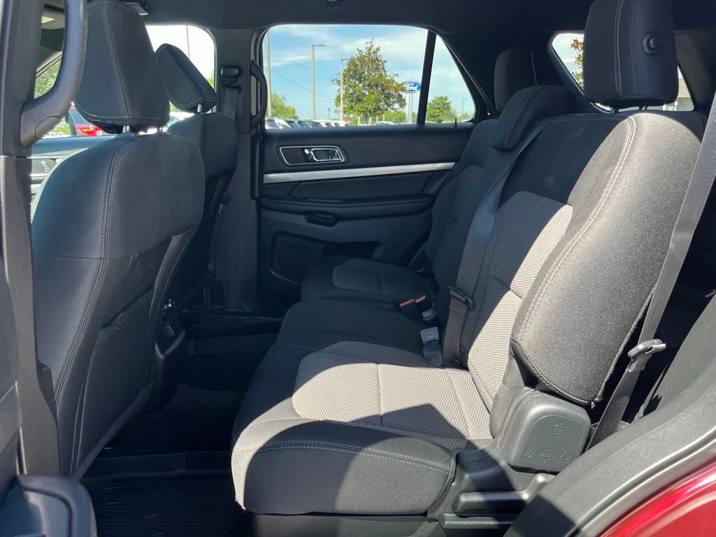 Certified 2018 Ford Explorer XLT FWD image 11