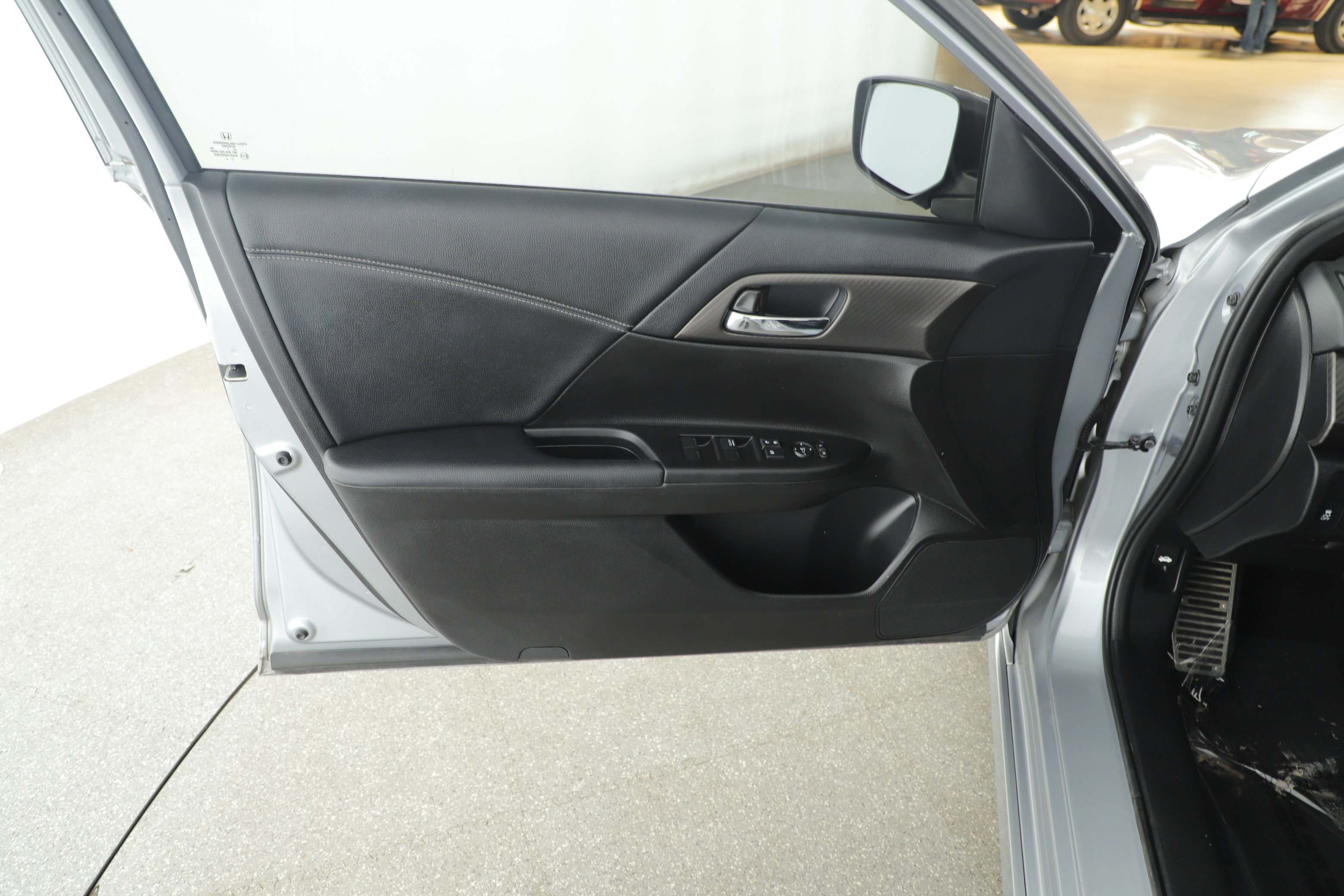 Used 2017 Honda Accord Sport image 5