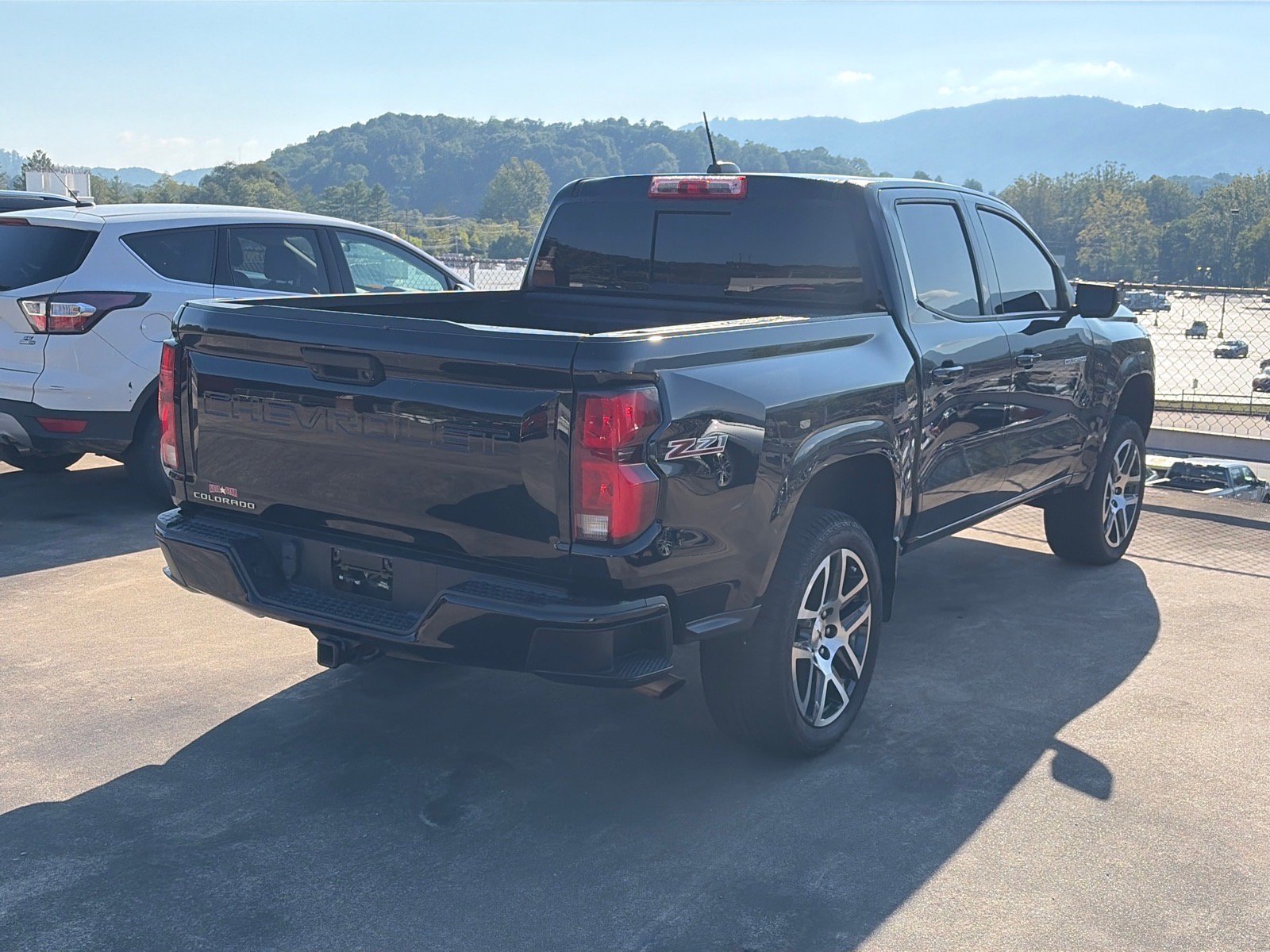 Used 2023 Chevrolet Colorado Z71 w/ Z71 Convenience Package 2 AWD/4WD image 3