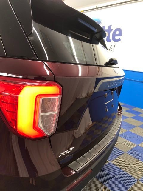 Certified 2022 Ford Explorer XLT w/ Equipment Group 202A image 10