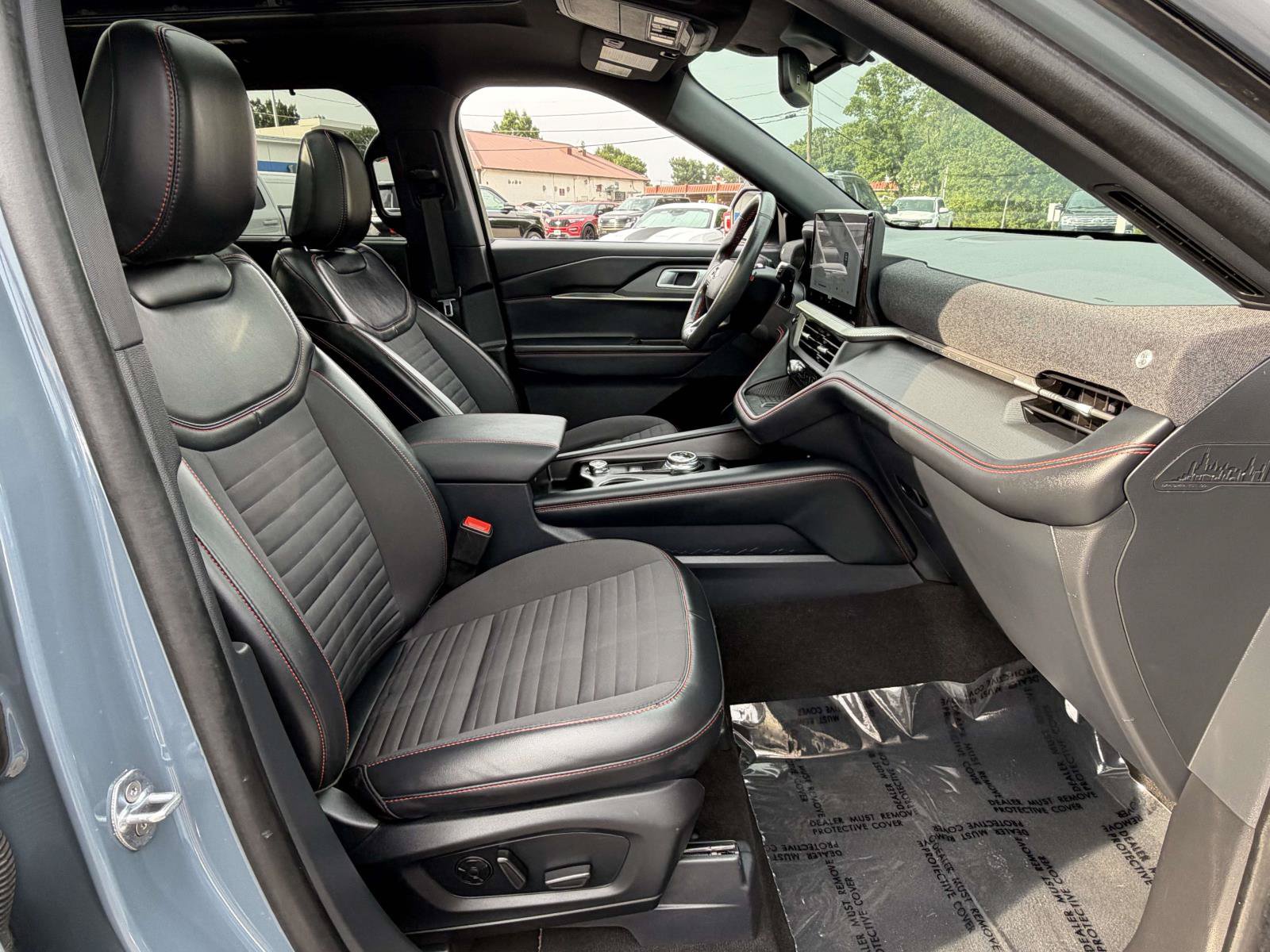 Certified 2025 Ford Explorer ST-Line w/ Premium Package AWD/4WD image 28