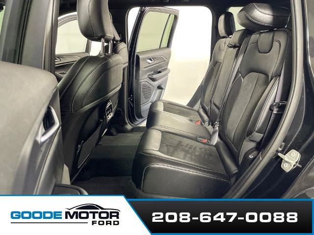 Used 2023 Jeep Grand Cherokee Altitude AWD/4WD image 19