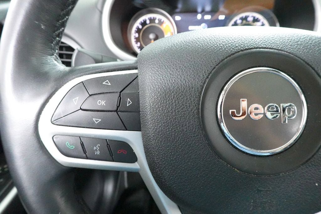 Used 2017 Jeep Cherokee Overland AWD/4WD image 14