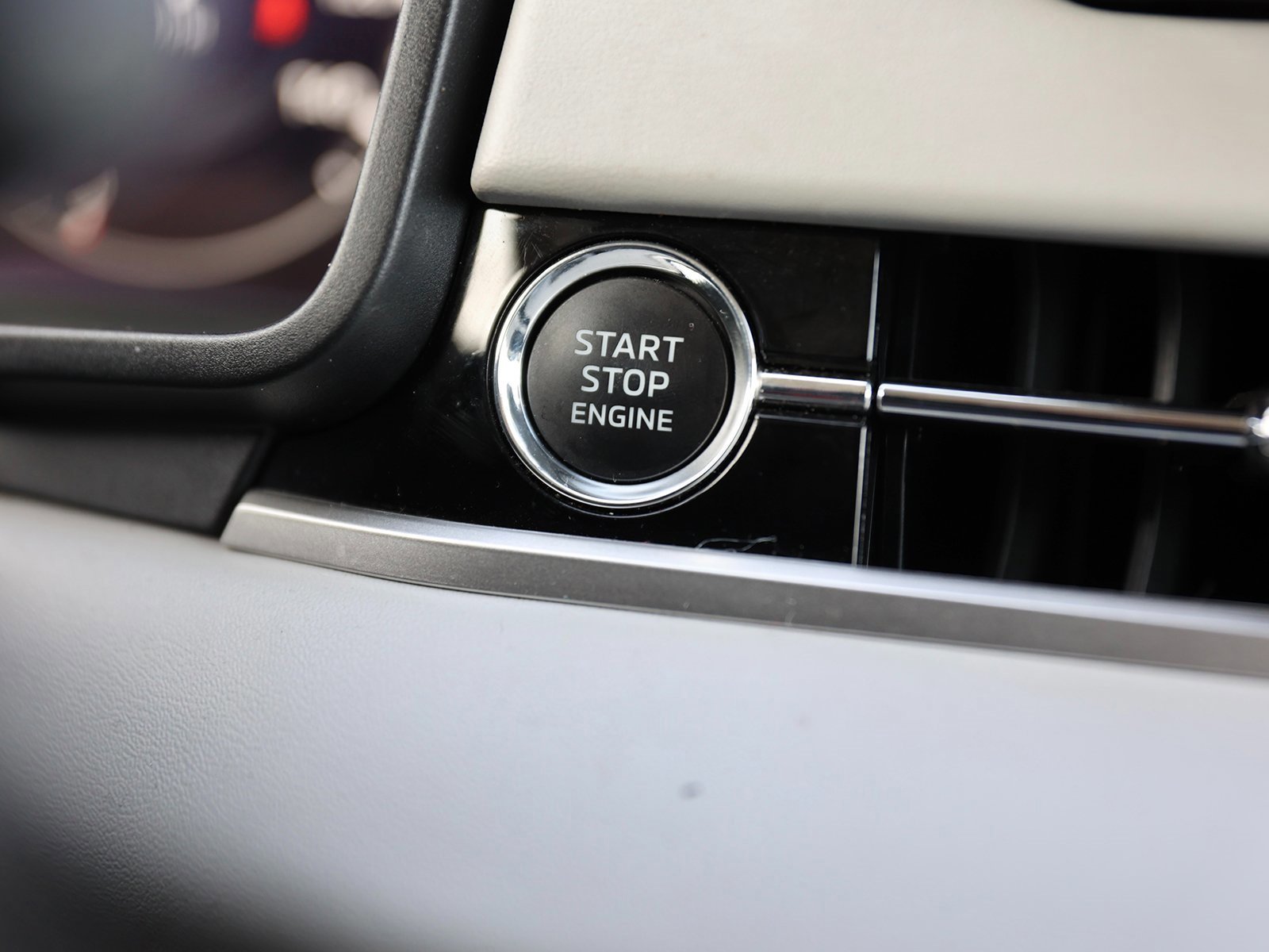 Used 2024 Mitsubishi Outlander SEL image 26