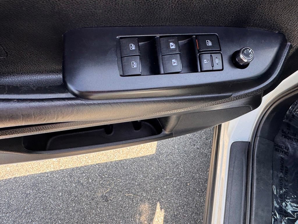 Used 2019 Toyota Highlander SE FWD image 17