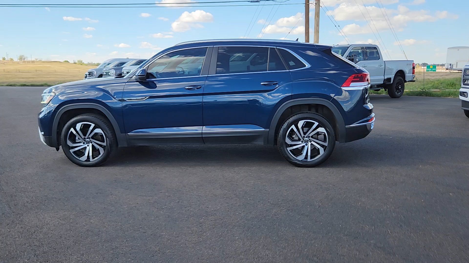 Used 2023 Volkswagen Atlas Cross Sport SEL AWD/4WD image 3