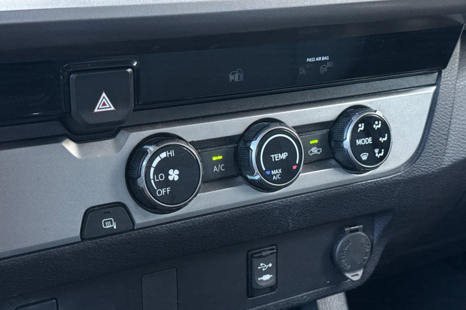 Used 2018 Toyota Tacoma SR5 RWD image 16