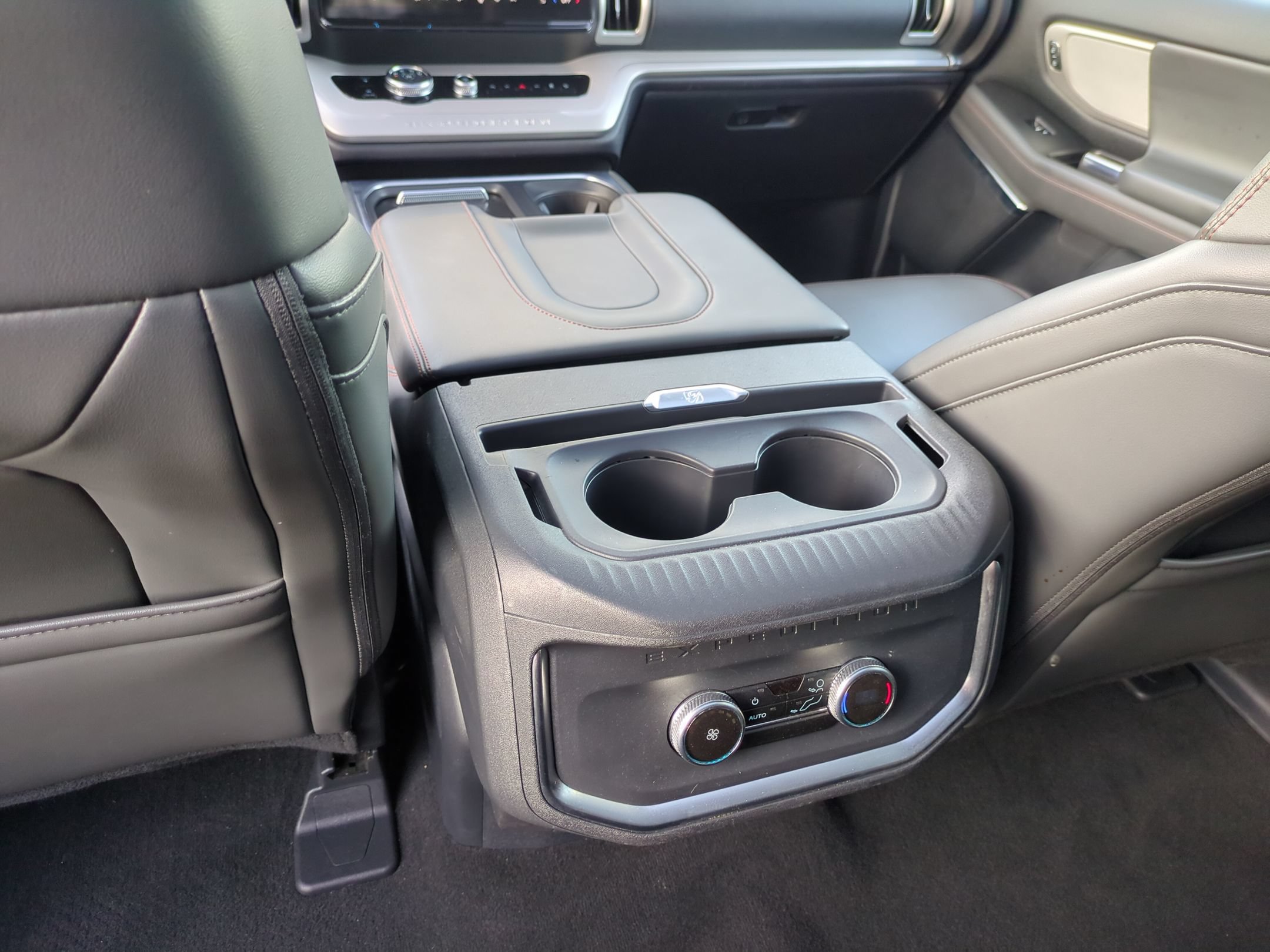 Certified 2025 Ford Expedition Active AWD/4WD image 32