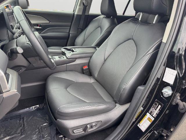 Used 2025 Toyota Grand Highlander AWD image 14