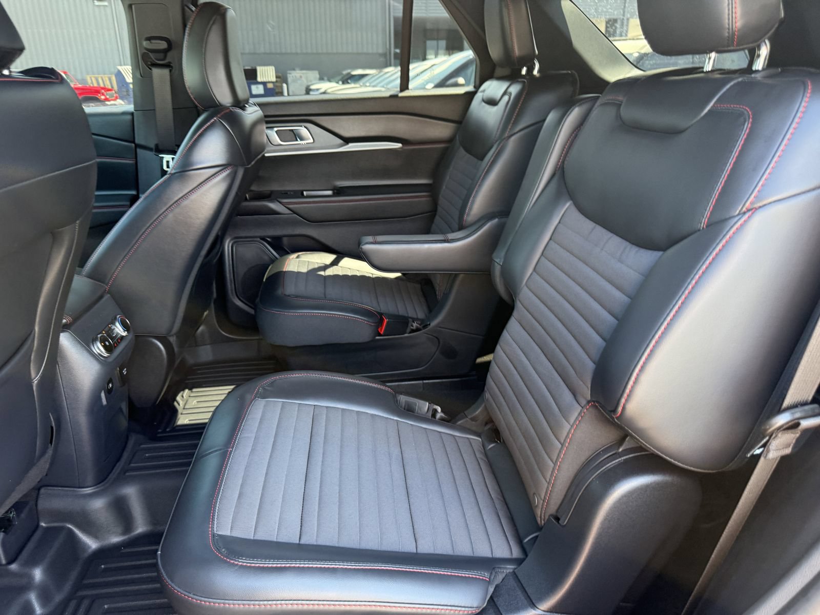Certified 2026 Ford Explorer ST-Line w/ ST-Line Street Pack RWD image 18