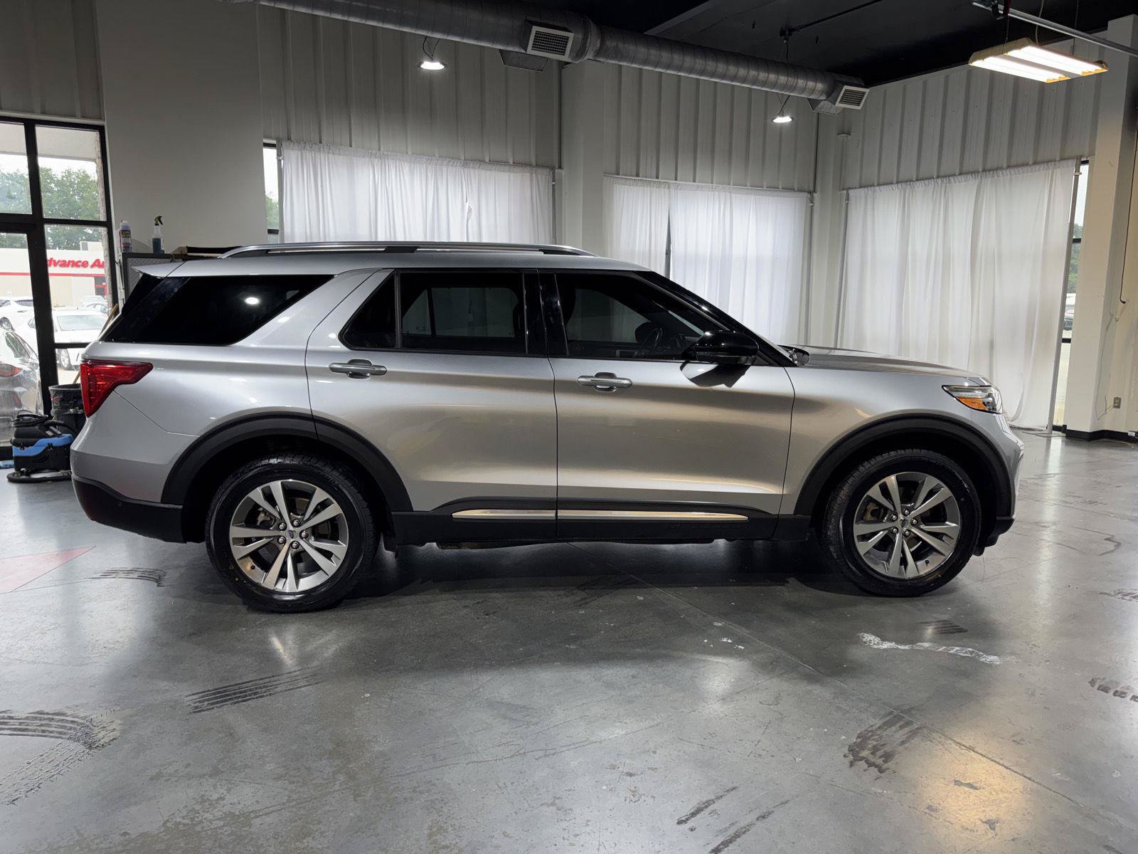 Certified 2020 Ford Explorer Platinum w/ Premium Technology Package AWD/4WD image 6