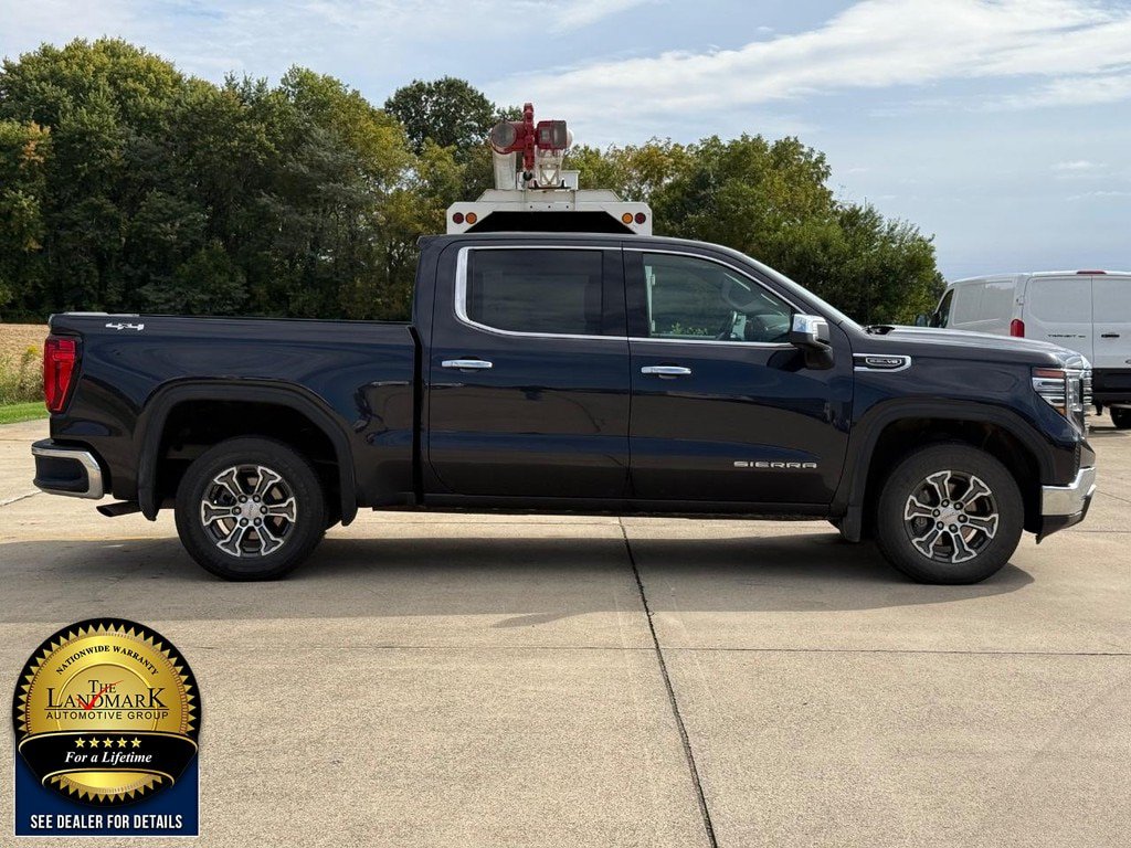 Used 2025 GMC Sierra 1500 SLT AWD/4WD image 4