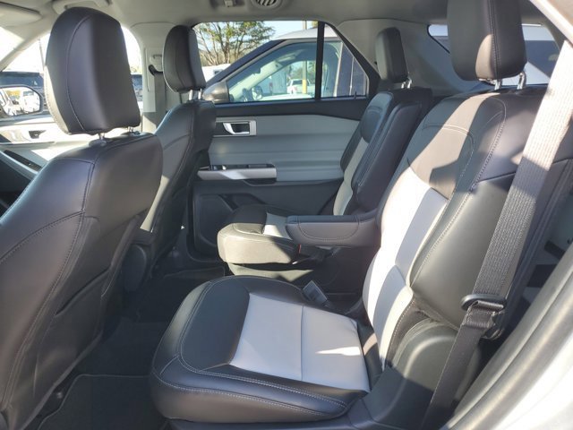 Certified 2022 Ford Explorer XLT w/ Equipment Group 202A image 7