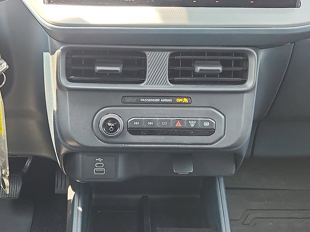 Certified 2025 Ford Maverick XL w/ Equipment Group 102A AWD/4WD image 17