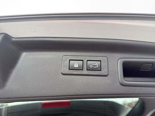 Used 2023 Subaru Forester Touring image 17