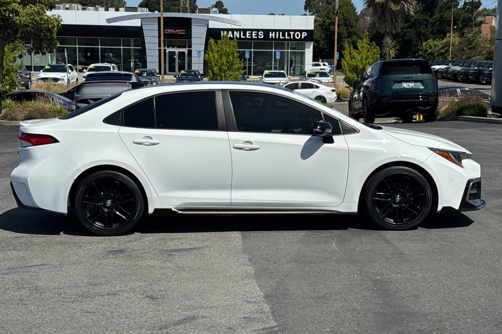 Used 2022 Toyota Corolla SE w/ Carpet Mat Package (TMS) FWD image 4