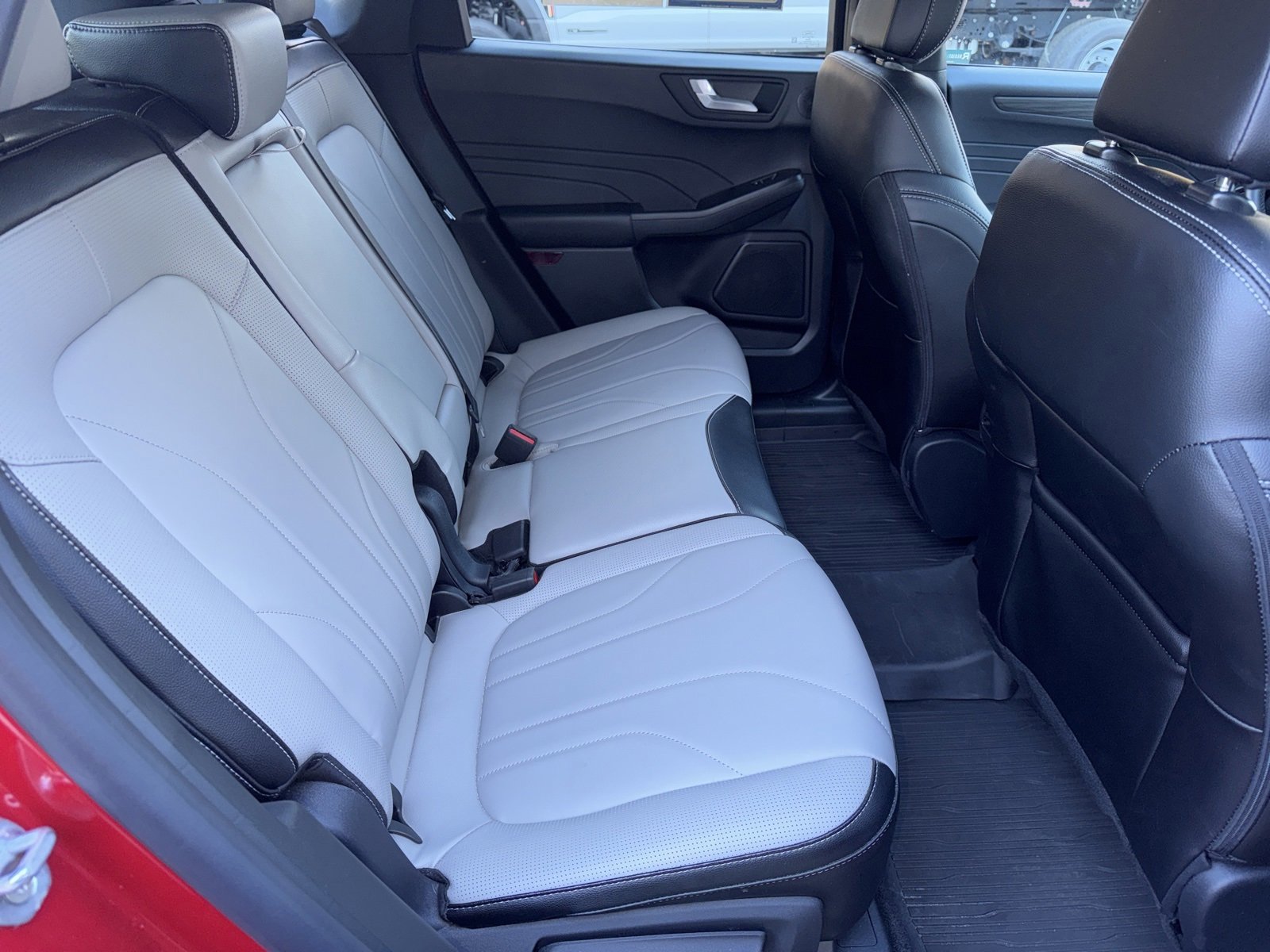 Certified 2025 Ford Escape SE w/ PHEV Premium Package image 28