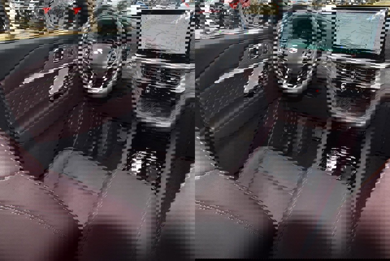 Certified 2025 Ford Explorer Platinum w/ LUX Leather Package image 17