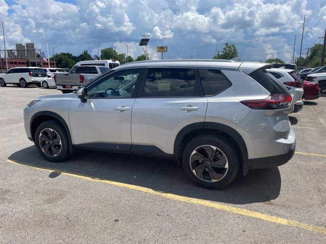 Used 2024 Nissan Rogue SV w/ SV Premium Package AWD/4WD image 12