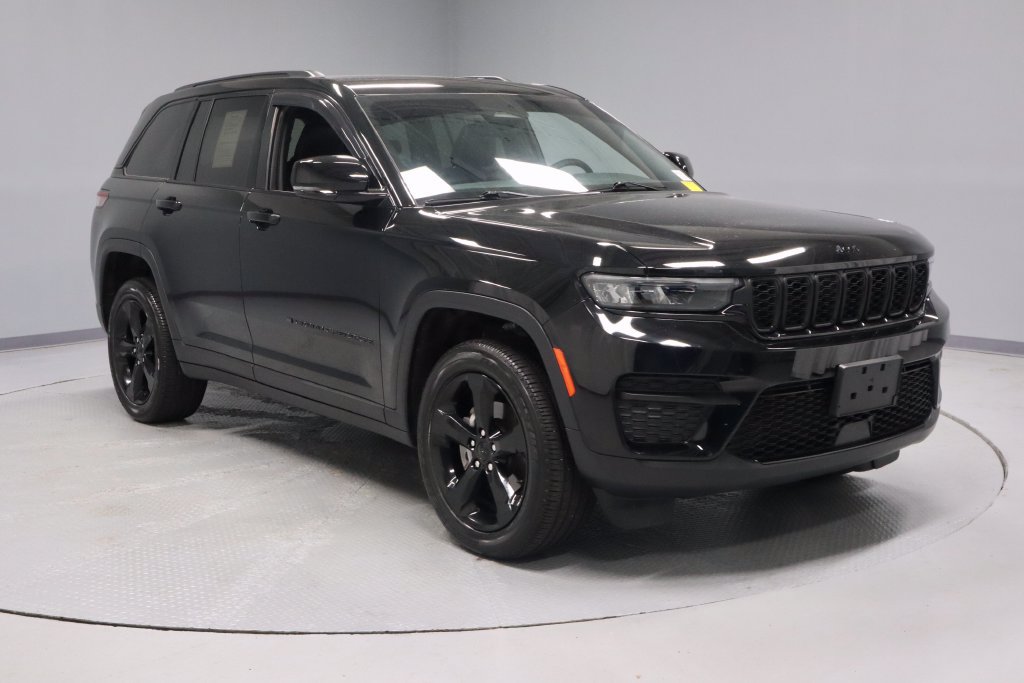 Used 2023 Jeep Grand Cherokee Altitude