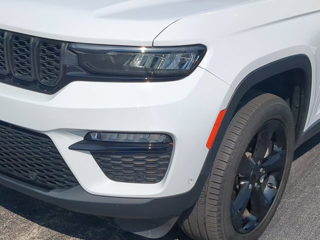 Used 2023 Jeep Grand Cherokee Limited w/ Luxury Tech Group II AWD/4WD image 10