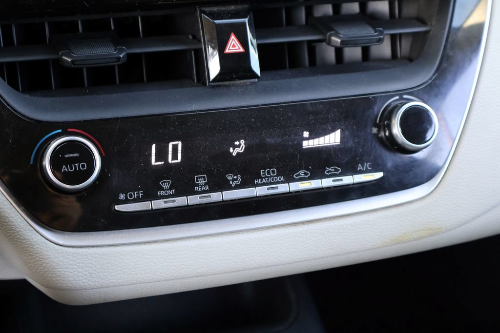 Used 2022 Toyota Corolla LE FWD image 29