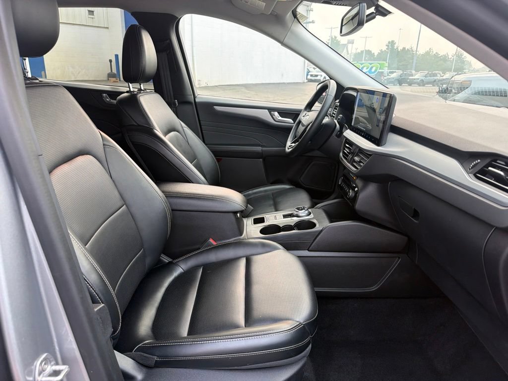 Certified 2024 Ford Escape Platinum AWD/4WD image 40