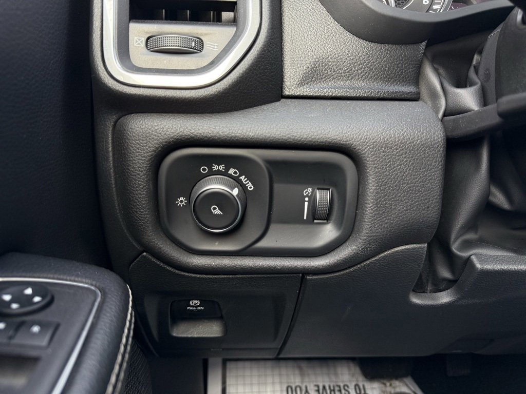 Used 2024 RAM 1500 Laramie image 13