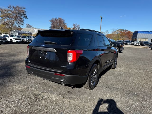 Certified 2022 Ford Explorer XLT w/ Equipment Group 202A image 27