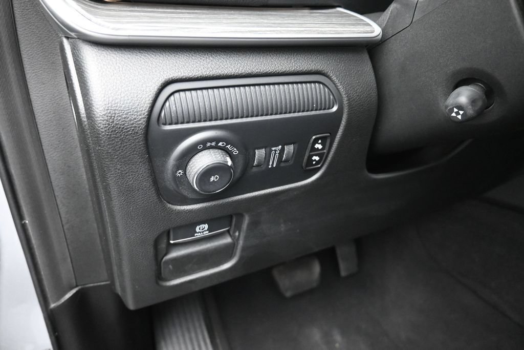 Used 2024 Jeep Wagoneer Series III AWD/4WD image 13