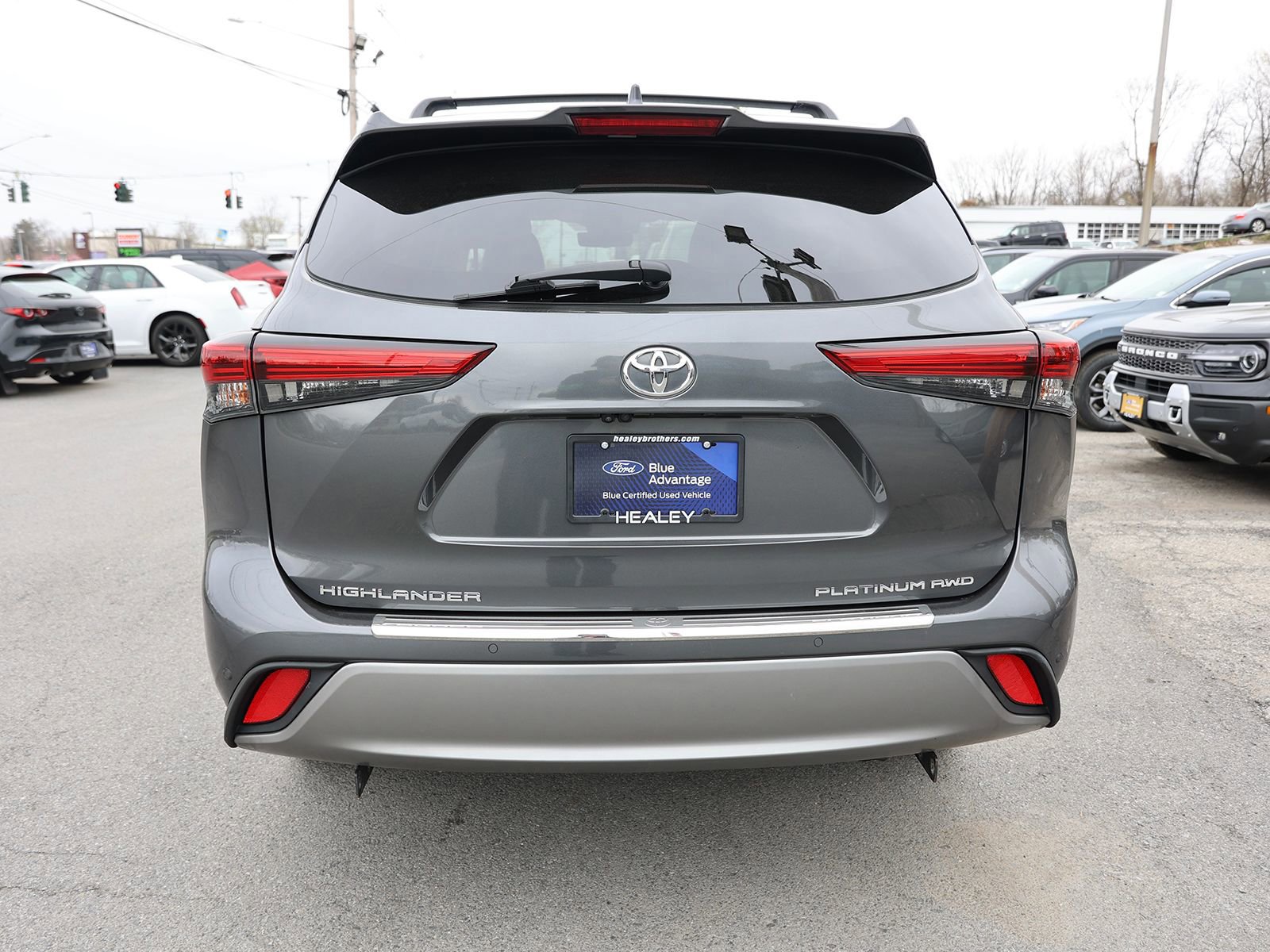 Used 2023 Toyota Highlander Platinum AWD/4WD image 3