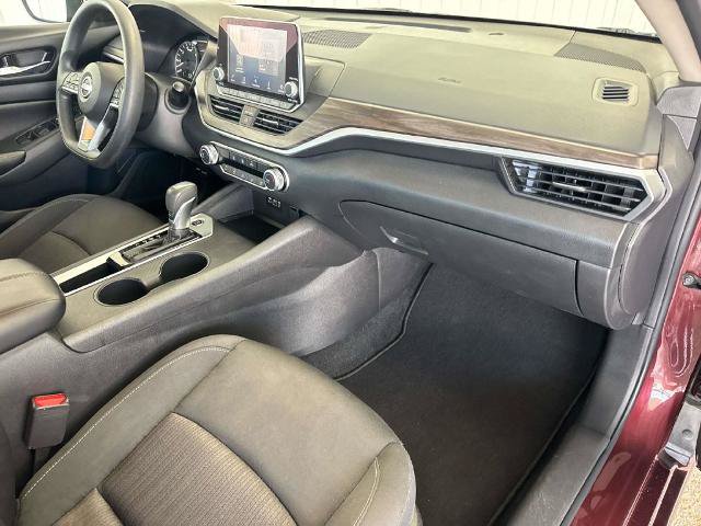Used 2025 Nissan Altima 2.5 SV FWD image 17