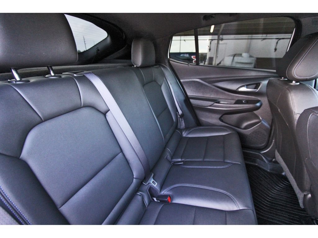 Used 2025 Buick Envista Sport Touring w/ Experience Buick Package FWD image 10