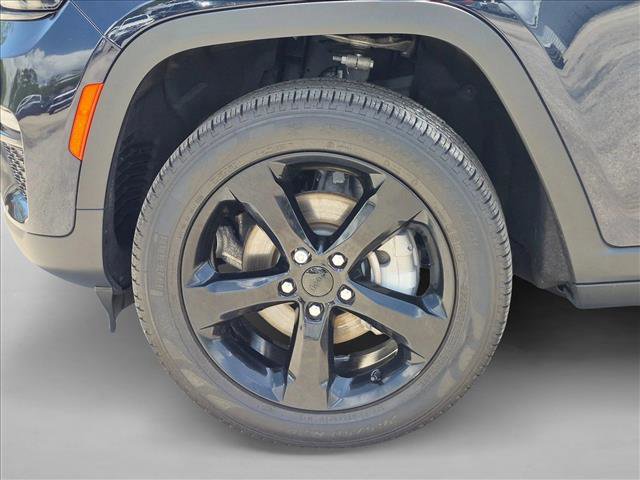 Used 2024 Jeep Grand Cherokee Limited w/ Black Appearance Package AWD/4WD image 20